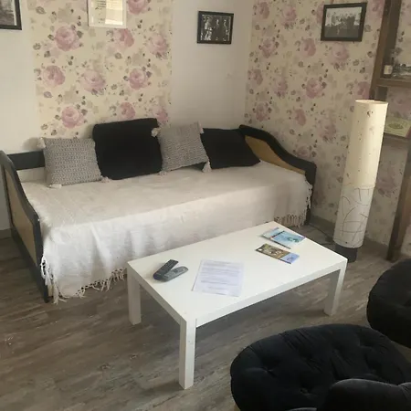 D'hotes Les Vergers De Louise Bed & Breakfast *